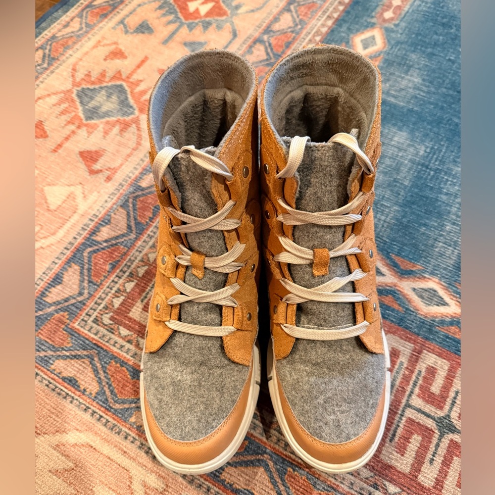 Sorel boots - Picture 2 of 6